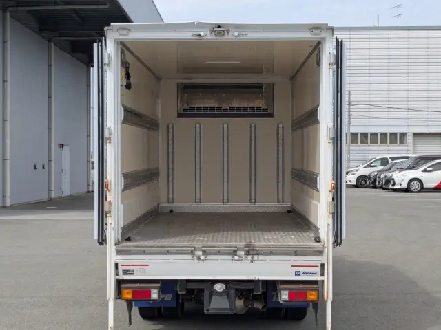 三菱 キャンター 2PG-FBAV0(2WD)の写真9