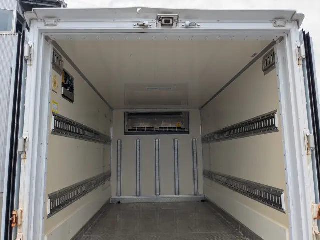 三菱 キャンター 2PG-FBAV0(2WD)の写真19