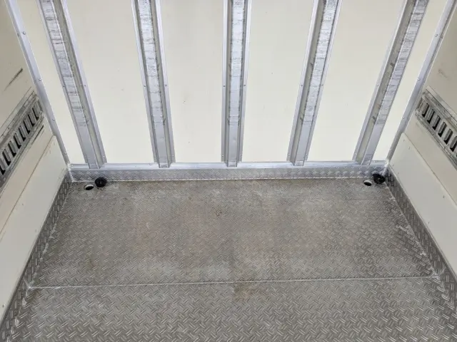 三菱 キャンター 2PG-FBAV0(2WD)の写真22