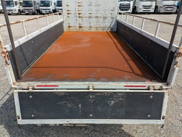 いすゞ エルフ 2RG-NJR88A(2WD)の写真11