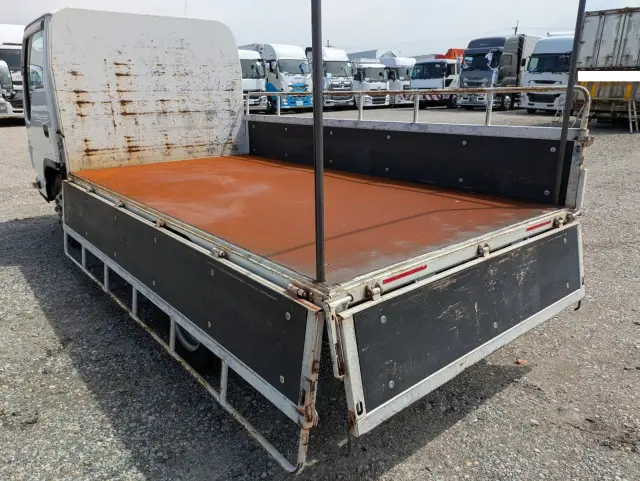 いすゞ エルフ 2RG-NJR88A(2WD)の写真15