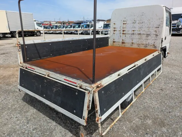 いすゞ エルフ 2RG-NJR88A(2WD)の写真16