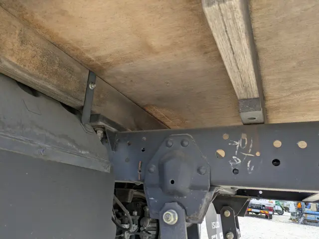 いすゞ エルフ 2RG-NJR88A(2WD)の写真18