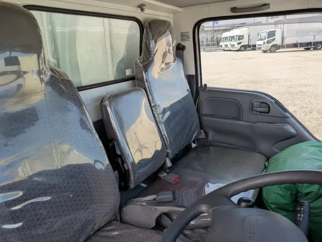 いすゞ エルフ 2RG-NJR88A(2WD)の写真27