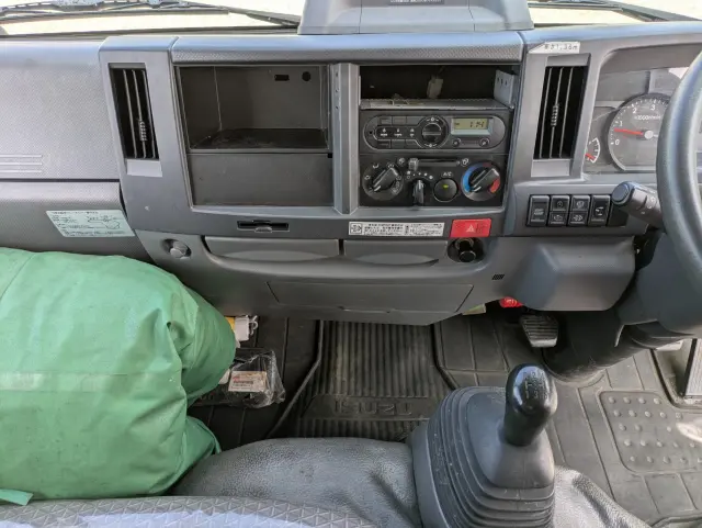 いすゞ エルフ 2RG-NJR88A(2WD)の写真28