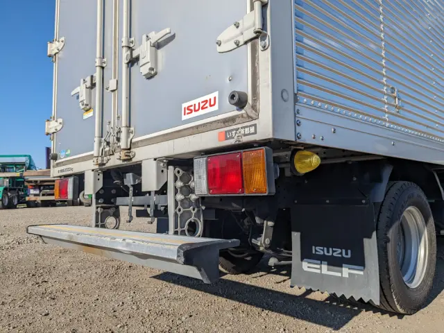 いすゞ エルフ TPG-NLR85AN(2WD)の写真6