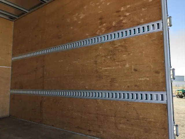 いすゞ エルフ TPG-NLR85AN(2WD)の写真17