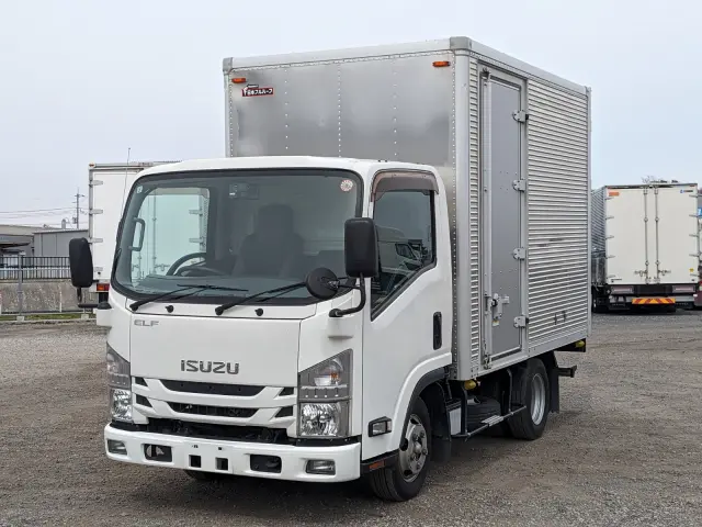 いすゞ エルフ TPG-NLR85AN(2WD)の写真1