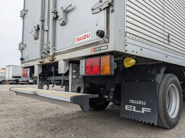 いすゞ エルフ TPG-NLR85AN(2WD)の写真6