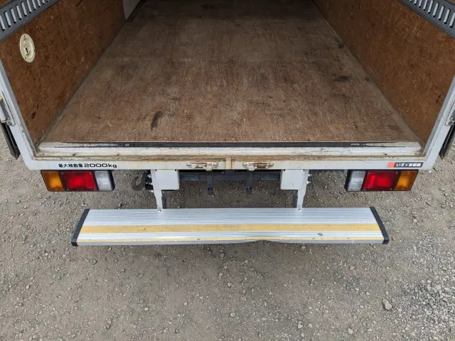 いすゞ エルフ TPG-NLR85AN(2WD)の写真9