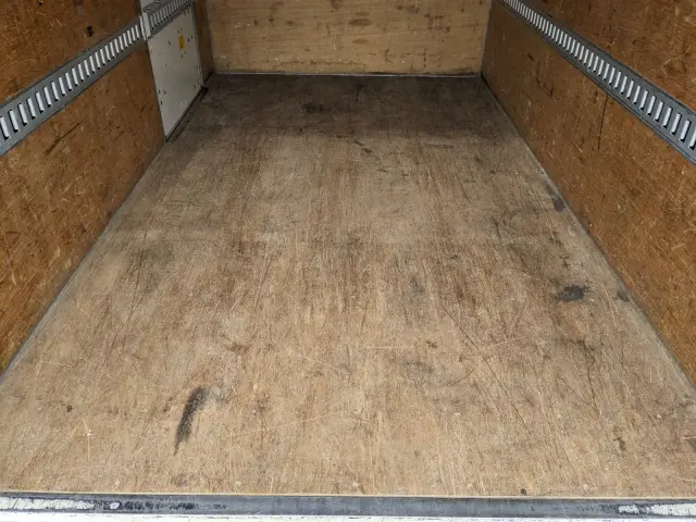 いすゞ エルフ TPG-NLR85AN(2WD)の写真11