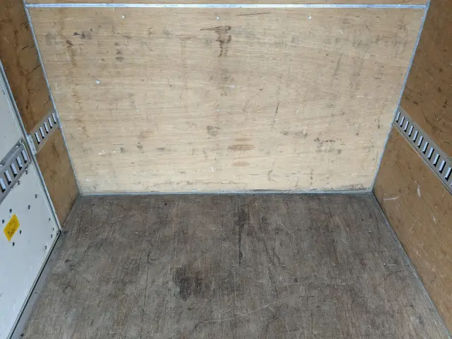 いすゞ エルフ TPG-NLR85AN(2WD)の写真15