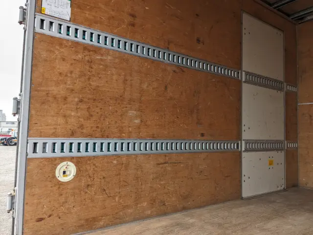 いすゞ エルフ TPG-NLR85AN(2WD)の写真20