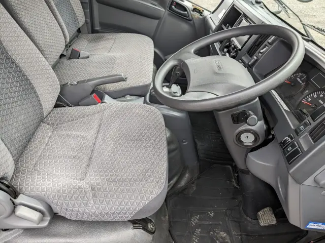 いすゞ エルフ TPG-NLR85AN(2WD)の写真28