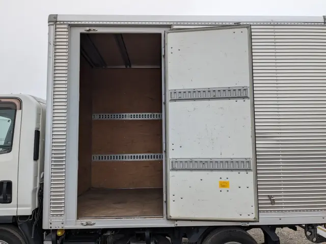 いすゞ エルフ TPG-NLR85AN(2WD)の写真31