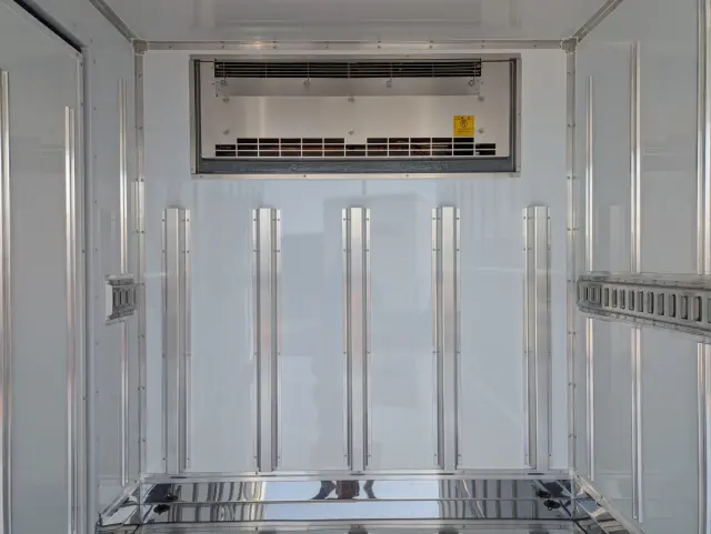 三菱 キャンター 2RG-FBAV0(2WD)の写真15