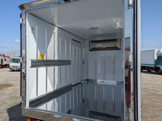 三菱 キャンター 2RG-FBAV0(2WD)の写真18