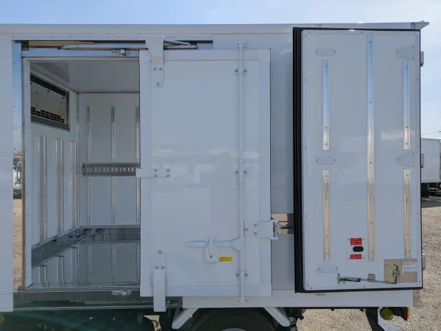 三菱 キャンター 2RG-FBAV0(2WD)の写真19