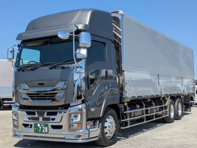 いすゞ ギガ 2PG-CYL77DA(6x2)の写真1