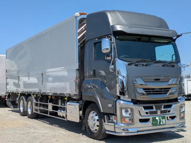 いすゞ ギガ 2PG-CYL77DA(6x2)の写真2