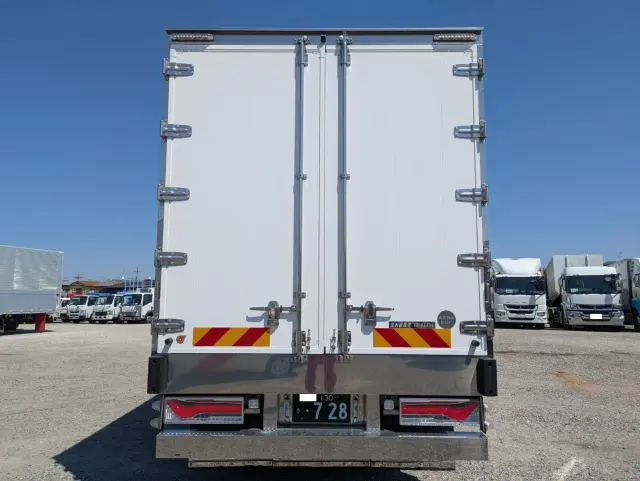 いすゞ ギガ 2PG-CYL77DA(6x2)の写真9