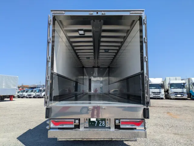 いすゞ ギガ 2PG-CYL77DA(6x2)の写真10