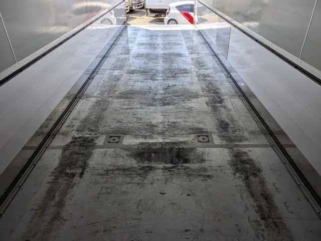 いすゞ ギガ 2PG-CYL77DA(6x2)の写真15