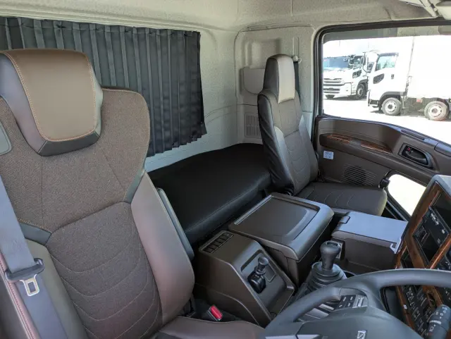 いすゞ ギガ 2PG-CYL77DA(6x2)の写真27