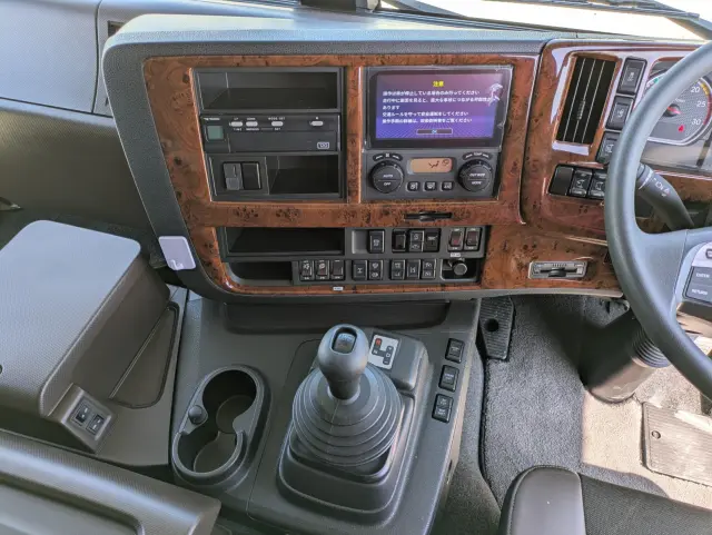 いすゞ ギガ 2PG-CYL77DA(6x2)の写真28