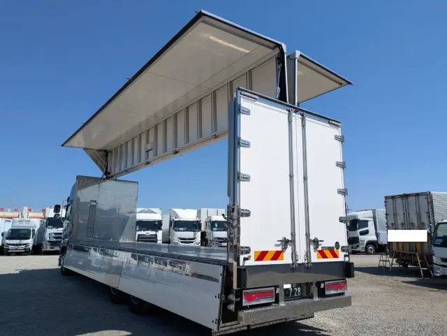 いすゞ ギガ 2PG-CYL77DA(6x2)の写真36