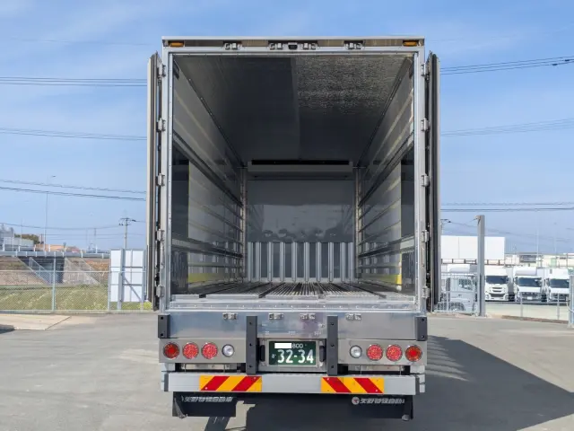 日野 プロフィア 2DG-FR1AHC(6x2)の写真8