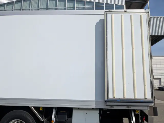 日野 プロフィア 2DG-FR1AHC(6x2)の写真9