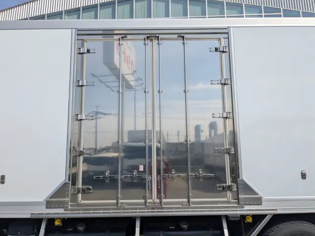 日野 プロフィア 2DG-FR1AHC(6x2)の写真14