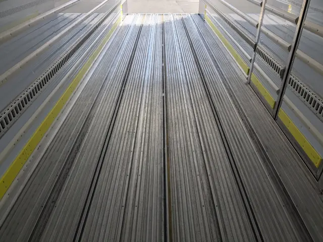 日野 プロフィア 2DG-FR1AHC(6x2)の写真30