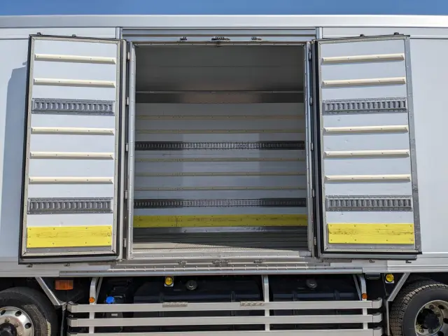 日野 プロフィア 2DG-FW1AHG(8x4)の写真32