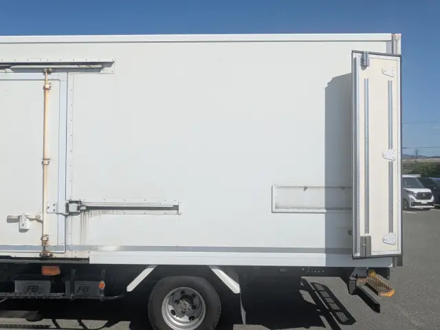 いすゞ エルフ 2RG-NPR88AN(2WD)の写真9