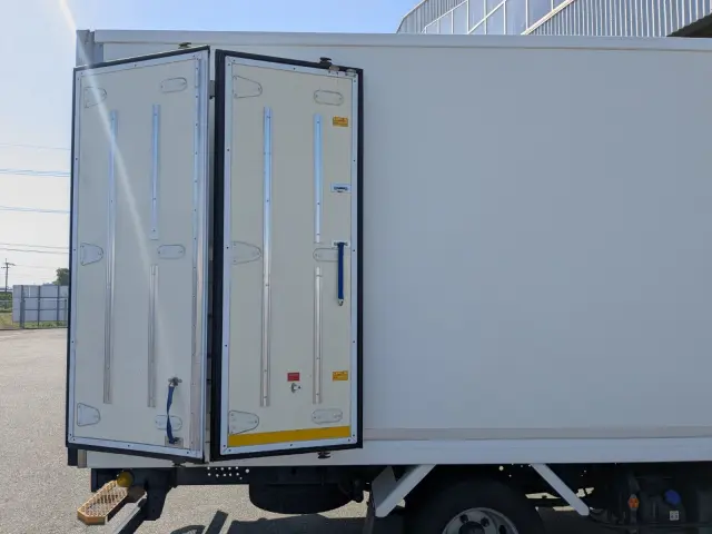 いすゞ エルフ 2RG-NPR88AN(2WD)の写真15