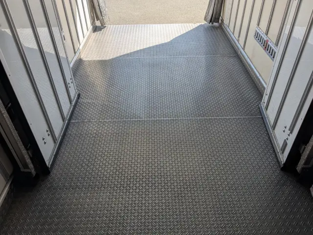 いすゞ エルフ 2RG-NPR88AN(2WD)の写真30