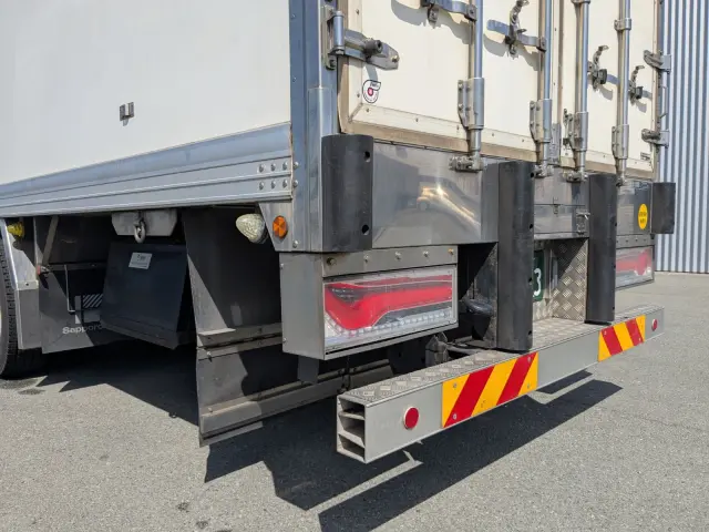 日野 プロフィア 2DG-FS1AHG(6x4)の写真5