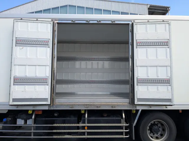 日野 プロフィア 2DG-FS1AHG(6x4)の写真15