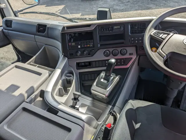 ＵＤ クオン 2PG-CG5CA(8x4)の写真27