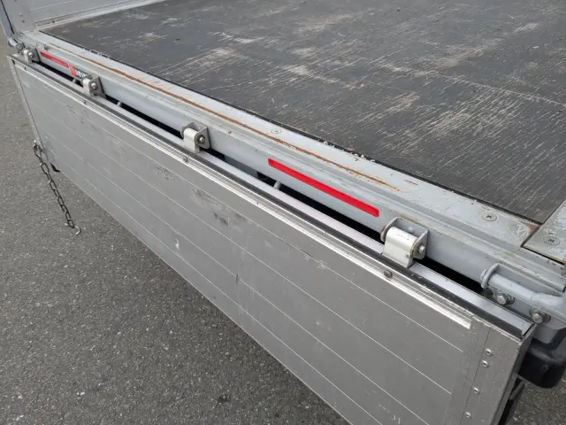 いすゞ エルフ TRG-NKR85AR(2WD)の写真9