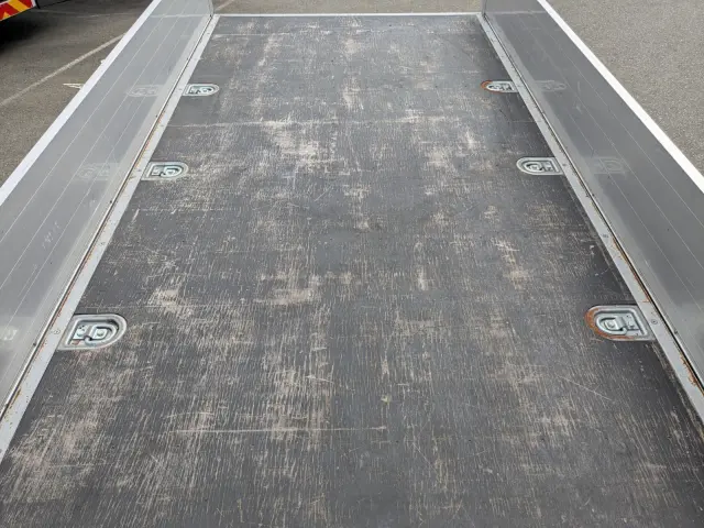 いすゞ エルフ TRG-NKR85AR(2WD)の写真15