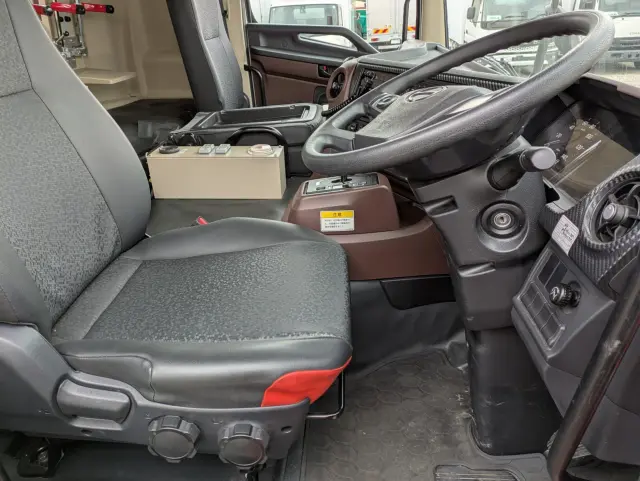 日野 プロフィア 2DG-FR1AJA(6x2)の写真33