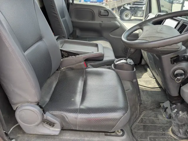 いすゞ エルフ TPG-NJR85AD(2WD)の写真35