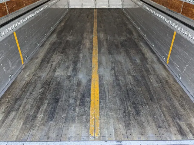 いすゞ フォワード TKG-FRR90S2(2WD)の写真11