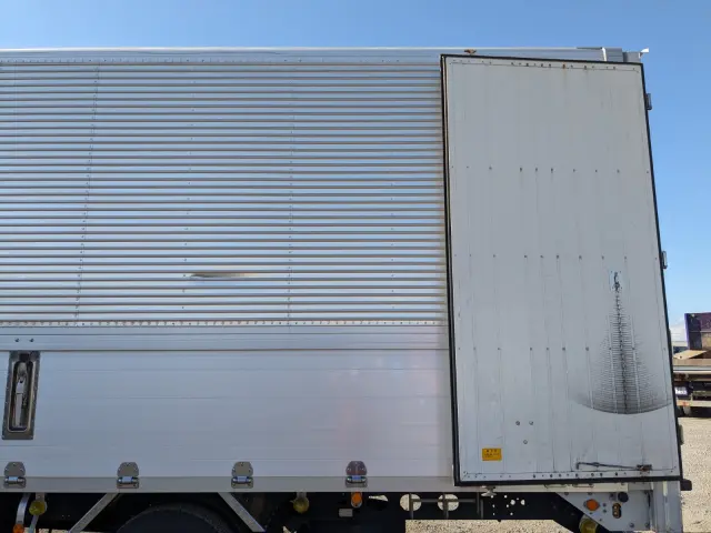 いすゞ フォワード TKG-FRR90S2(2WD)の写真21