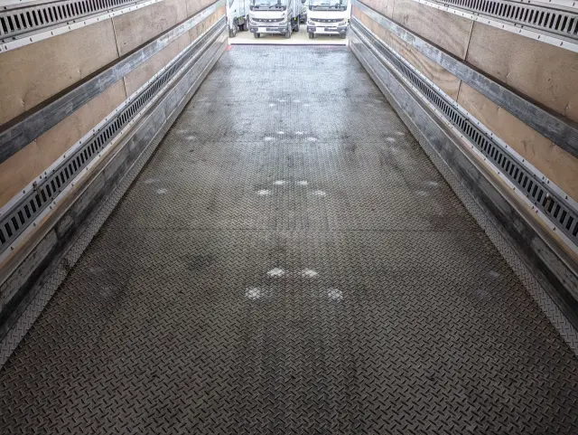 いすゞ ギガ QKG-CXE77A(その他)の写真16