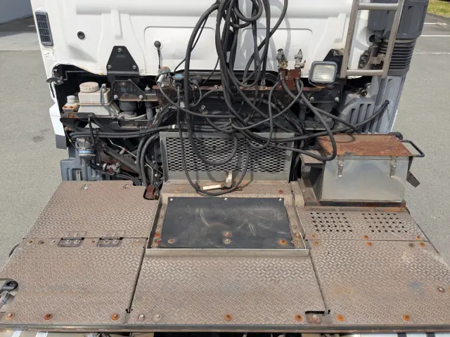 日野 プロフィア QPG-SH1EDDG(2WD)の写真16