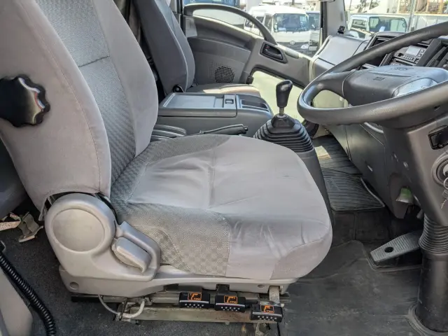 いすゞ フォワード TKG-FRR90T2(2WD)の写真33